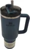 A blue Stanley Quencher H2.0 Flowstate tumbler with a straw and handle, set against a white background. Produktbild-Vorschau