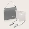 A travel cot safety rail and its carrying bag are displayed against a light gray background. Voir les images du produit