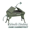 A green portable charcoal grill with its lid open, showing the grill grates. Arrows indicate airflow, and text describes a quick ignition feature. Produktbild-Vorschau