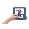 A hand holding a Mario amiibo figure in front of a Nintendo 3DS XL. Produktbild-Vorschau
