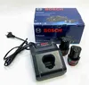 A Bosch battery charger and two batteries are displayed with their packaging. Voir les images du produit