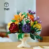 LEGO Botanicals Blumengesteck mit künstlichen Kamelien, Produktbild-Vorschau 3