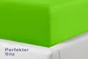 A close-up view of a bright green fitted sheet on a white surface. Produktbild-Vorschau