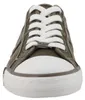 Auf dem Bild ist ein Khaki Freizeitschuh zu sehen der von der Seite fotografiert wurde. Der Schuh hat eine sportliche Optik mit einer robusten Sohle und einer schlichten Schnürung. Produktbild-Vorschau