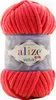 A ball of red yarn with a label. Náhľad obrázku produktu