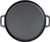 A top-down view of a black cast iron frying pan with two handles. Anteprima dell’immagine prodotto