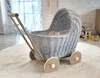 Grauer handgefertigter Puppenwagen mit Holzrädern und Produktbild-Vorschau 3