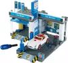A toy car wash and service station playset with a white convertible car. Anteprima dell’immagine prodotto