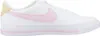 A side view of a white Nike Court Legacy sneaker with pink accents. Voir les images du produit