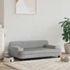 A light gray pet sofa is placed on a rug in a room with a plant and a basket. Náhled obrázku produktu