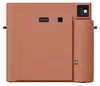 The back of a Fujifilm instax SQUARE SQ 1 camera in terracotta orange, shown against a white background. Anteprima dell’immagine prodotto