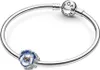 A silver Pandora bracelet with a blue and white flower charm and a Pandora clasp. Anteprima dell’immagine prodotto