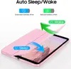 A pink tablet case is shown open, revealing a tablet screen. Arrows indicate the auto sleep/wake feature. Text and icons explain the benefits of this feature. Produktbild-Vorschau