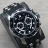 A close-up shot of an Invicta Pro Diver watch on a stand. Náhled obrázku produktu