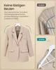 A collage of images showing a beige blazer on a hanger and close-ups of clothing on hangers, with German text highlighting product features. Produktbild-Vorschau