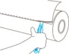 A hand is using a utility knife to cut a roll of material, likely wallpaper or similar. Voir les images du produit