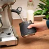 Barista Milchkännchen Edelstahl 350ml mit Lederhülle Produktbild-Vorschau 4