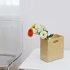 Papierbraune Knitterbox mit Blumenstrauß auf weißem Tisch Produktbild-Vorschau