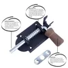 A product shot of a black metal gate latch with a wooden handle, with descriptive text bubbles pointing to different features. Produktbild-Vorschau