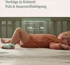 A baby is sleeping with a monitoring device on its ankle, and a graphic overlay shows vital signs. Produktbild-Vorschau