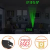 A living room scene with a projection alarm clock displaying the time on the ceiling and a table. Below are three circular diagrams illustrating features of the clock. Produktbild-Vorschau