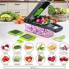 A multi-functional vegetable chopper is shown with various attachments and a selection of vegetables and fruits displayed in circular frames below. The chopper is filled with chopped onions. Náhled obrázku produktu