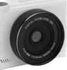 A close-up shot of a white digital camera lens. Voir les images du produit