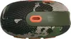 Close-up of the side of a camouflage-patterned JBL Clip 5 portable speaker, showing the USB-C charging port. Produktbild-Vorschau