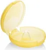 A yellow plastic case for Medela Contact nipple shields, shown open. Anteprima dell’immagine prodotto