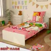A child's bedroom with a bed decorated with a "Bibi & Tina" themed duvet cover and pillow. Anteprima dell’immagine prodotto