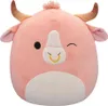 A pink plush toy cow with a yellow nose ring and closed eyes, presented against a white background. Anteprima dell’immagine prodotto