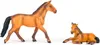 Two toy horses, one adult and one foal, are shown on a white background. Anteprima dell’immagine prodotto