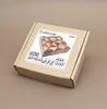 Cuboval Kartonschachtel mit Produktsticker und Schwierigkeitsanzeige, liegend auf neutralem, beigem Hintergrund. Produktbild-Vorschau