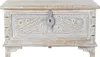 A white wooden chest with ornate carvings and a metal latch. Voir les images du produit