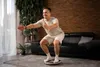 Mann trainiert mit dem Johnson Balance Board Produktbild-Vorschau
