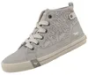 Auf dem Bild ist ein hellgrauer Freizeitschuh zu sehen der von der Seite betrachtet wird. Der Schuh hat ein schlichtes Design mit einer flexiblen Sohle und trendigen Details. Produktbild-Vorschau