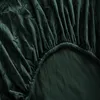 A close-up view of a dark green fitted sheet, showing the texture and elastic edge. Náhled obrázku produktu
