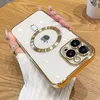 A hand holding a white iPhone 11 Pro case with gold trim and a gold MagSafe ring. Produktbild-Vorschau