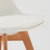 Close-up of a white chair seat and wooden legs. Anteprima dell’immagine prodotto
