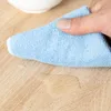 A hand is wiping a wooden surface with a blue microfiber cloth. Náhled obrázku produktu