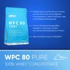 A product shot of a bag of protein powder with descriptive text callouts. Produktbild-Vorschau