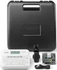 A Brother P-touch D410VP label maker kit is displayed on a white background, including the label maker, a carrying case, a USB cable, and a tape cartridge. Voir les images du produit