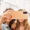 Two women taking a selfie with a Samsung phone. Anteprima dell’immagine prodotto