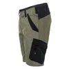 A pair of olive and black cargo shorts shown from the side. Produktbild-Vorschau