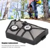 A person is holding a chainsaw in a forest, with a close-up of a chainsaw air filter in the foreground. Voir les images du produit