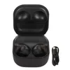 A black charging case for wireless earbuds, shown open with a charging cable next to it. Produktbild-Vorschau