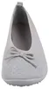 Das Bild zeigt einen grauen Freizeitschuh aus Leder mit weißen Akzenten und einer weißen Sohle Der Schuh ist von der seitlichen linken Seite zu sehen Er hat Schnürsenkel und eine gepolsterte Zunge Produktbild-Vorschau