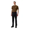 Mann trägt die Ridge-Roamer 3L Softshell Pants von Berghaus; in dunkler Farbe; geeignet für Trekking. Produktbild-Vorschau
