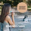 A woman is using a blue dog whistle outdoors, with a dog in the background. Produktbild-Vorschau
