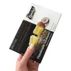 Hand hält Kandylas Loukoumi Kokos 200 g Packung Produktbild-Vorschau